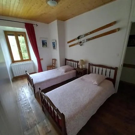 De La Pierre Percee Semesterbostad *