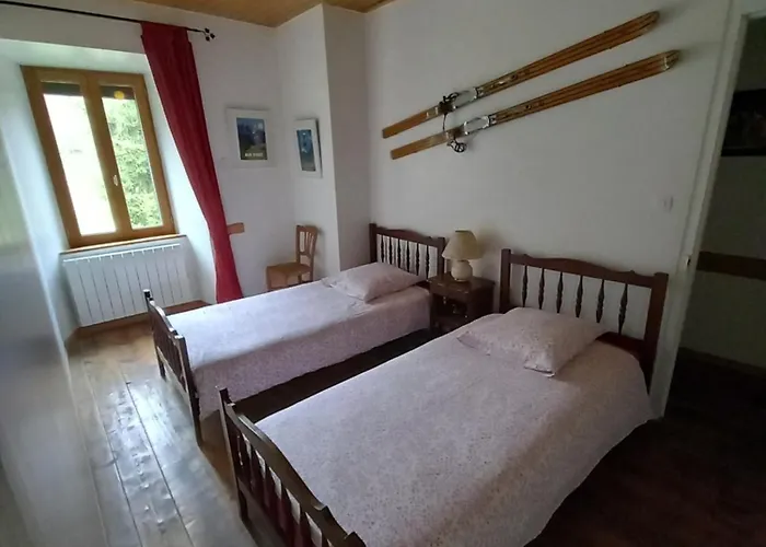 De La Pierre Percee Ferienhaus *