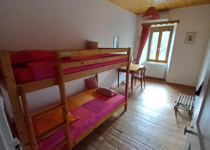 De La Pierre Percee Ferienhaus *